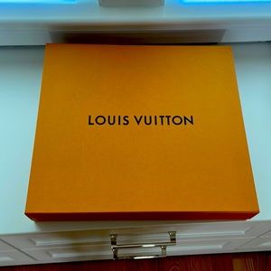 LV Gift Box - Size of the large neverfull